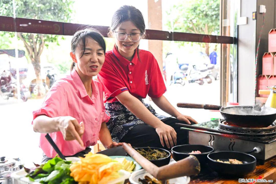 全网追的“扁担女孩”，找了一份暑假工，时薪12元 - 衢州生活资讯 - 衢州28生活网 quzhou.28life.net
