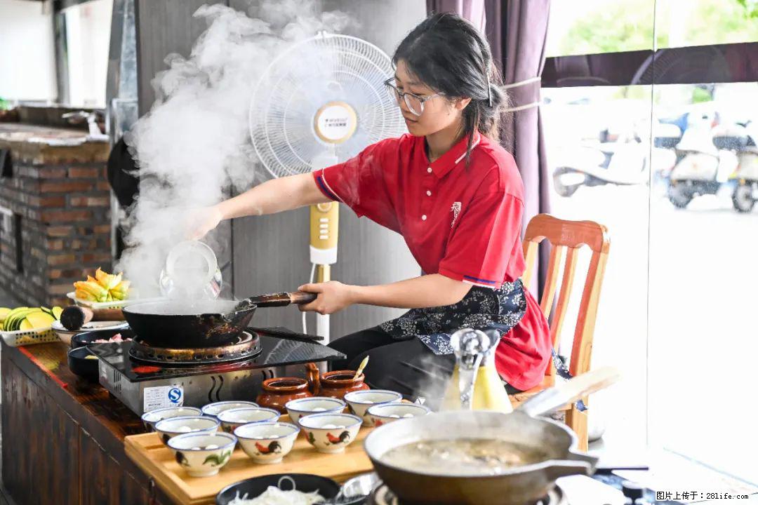 全网追的“扁担女孩”，找了一份暑假工，时薪12元 - 衢州生活资讯 - 衢州28生活网 quzhou.28life.net
